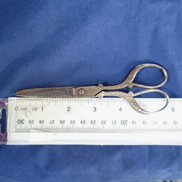 Vintage Spanish Toledo Etched Sewing Scissors - Picture 11 of 11